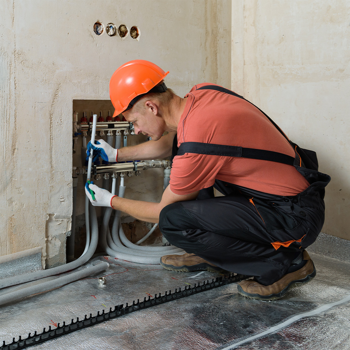 pipefitter-installing-warm-floor